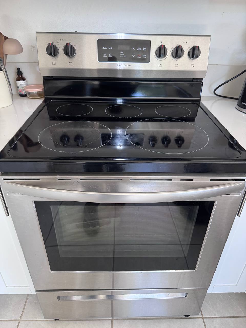 Frigidaire Stove Dual-Zone Burner Repair in Davie, FL